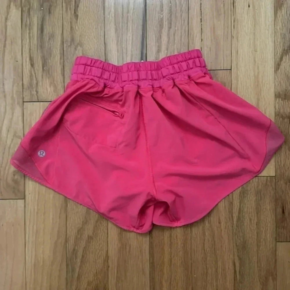 Lululemon Hotty Hot size 4 Tall  short in vibrant coral - Picture 5 of 5